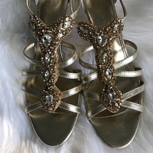 Price Drop 👇🏼⚡️Antonio Melani Gold heels